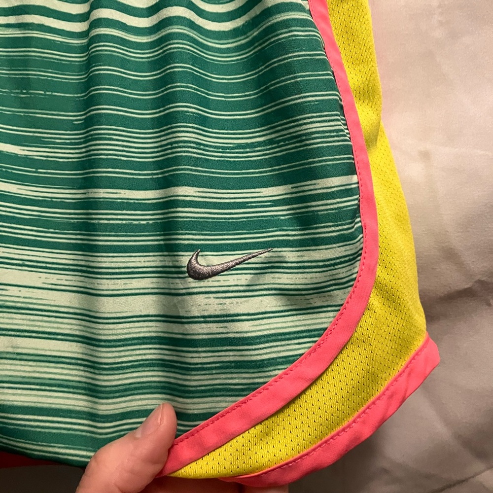 Nike Women’s Tempo Striped Running Shorts - Picture 2 of 8